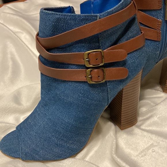 Booties- size6.5 - Picture 5 of 7